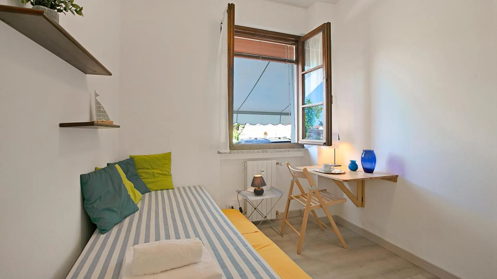 Elizabeth House-100M Lake & Priv Parking - Happy Rentals Toscolano Maderno 0*,  Włochy
