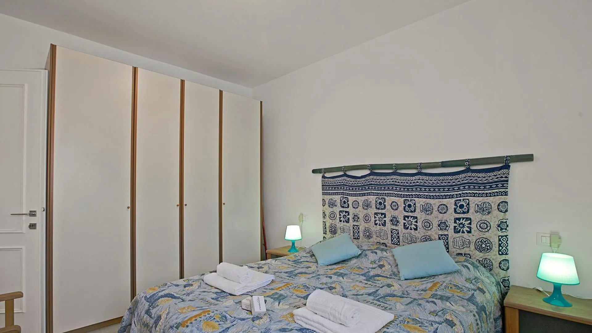 Апартаменты Elizabeth House-100M Lake & Priv Parking - Happy Rentals Тосколано-Мадерно Италия