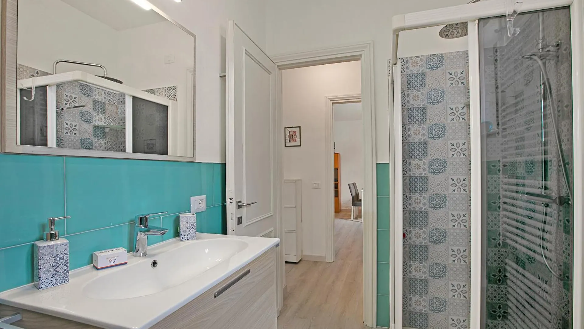 Апартаменты Elizabeth House-100M Lake & Priv Parking - Happy Rentals Тосколано-Мадерно